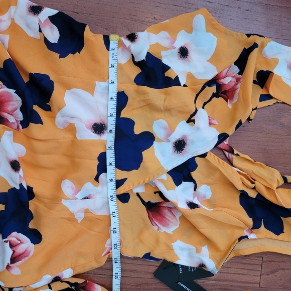 NEW LULU'S Floral print Tie-back wide-open jum… - Picture 12 of 14